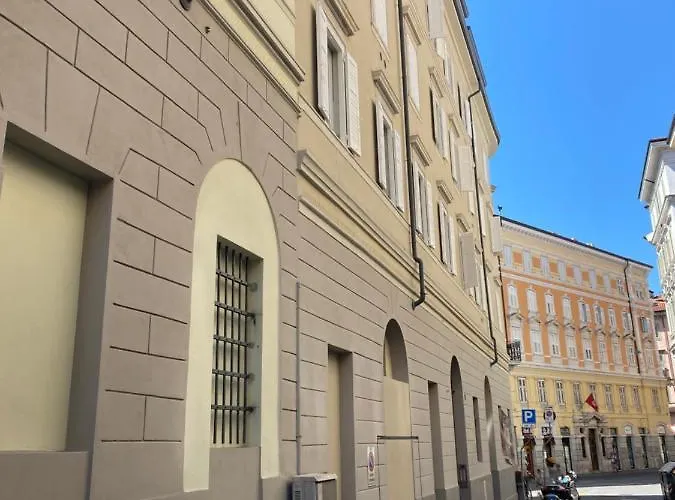 Luxury + Garage Apartment Triest