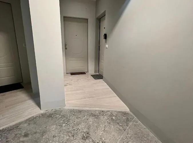 Luxury + Garage Apartment *